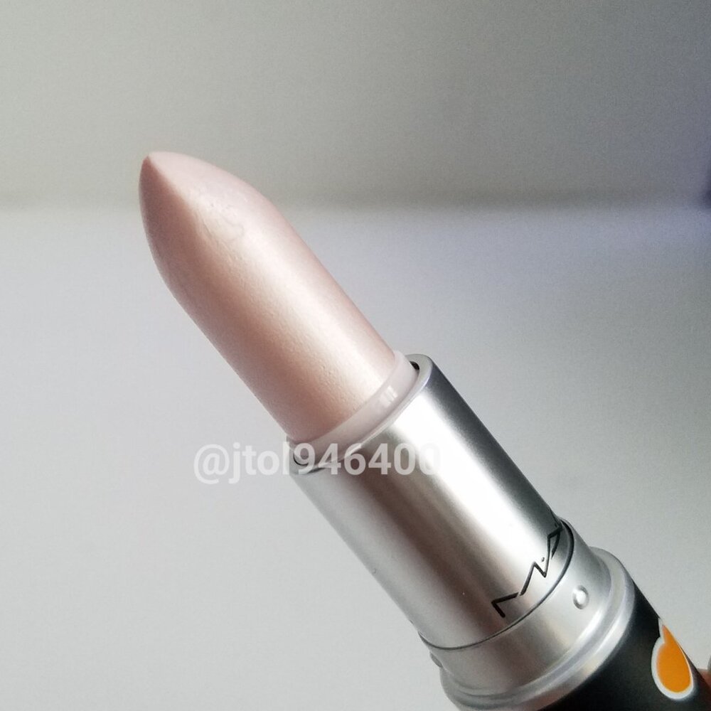 Mac Bubbles Lipstick - Picture 3 of 8